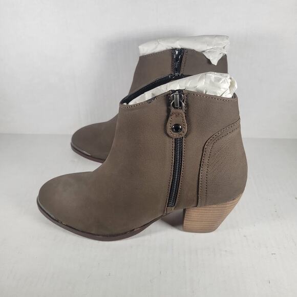 NWT Diba Sequoia Classic Western Feminine Taupe Suede Block Heel Bootie Size 8.5 - Picture 4 of 7